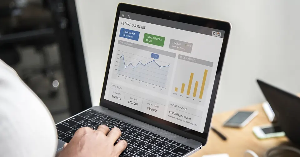 Dashboard de marketing que o cliente entende: o que colocar no Looker Studio